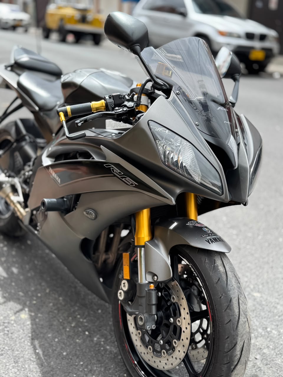 Yamaha R6 lista para ser transportada por Grúa para Motos BS